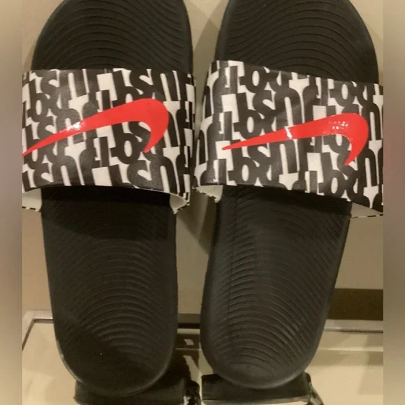 Nike Youth Just Do It” slides- impeccable condition!! - Picture 5 of 5